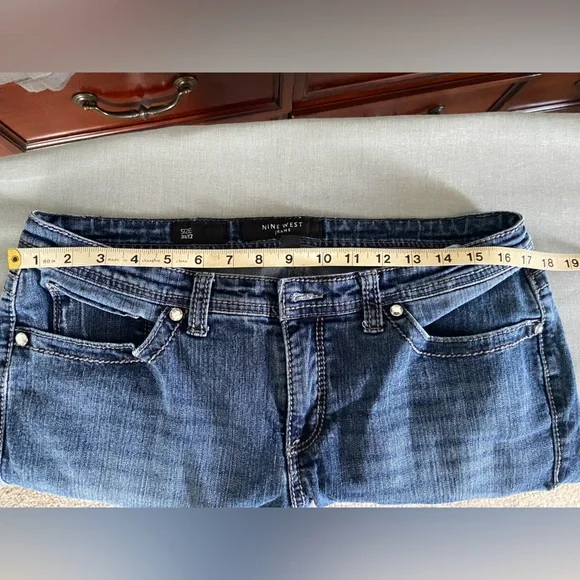 Nine West ladies jeans size 12 / 31 rhinestone pockets - Picture 8 of 8